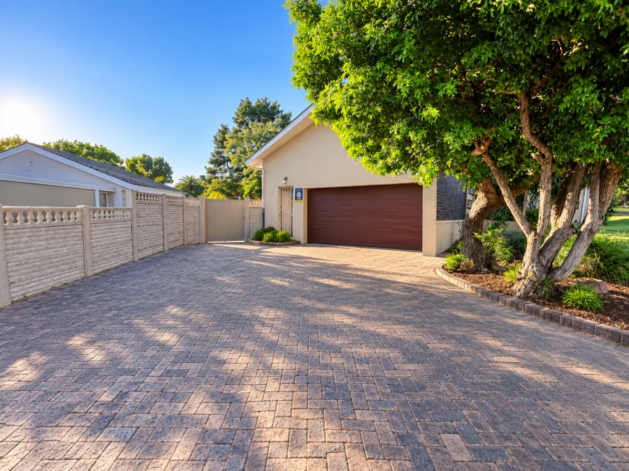 4 Bedroom Property for Sale in Oostersee Western Cape